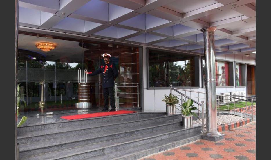 Nila Residency Hotell Shoranur Exteriör bild